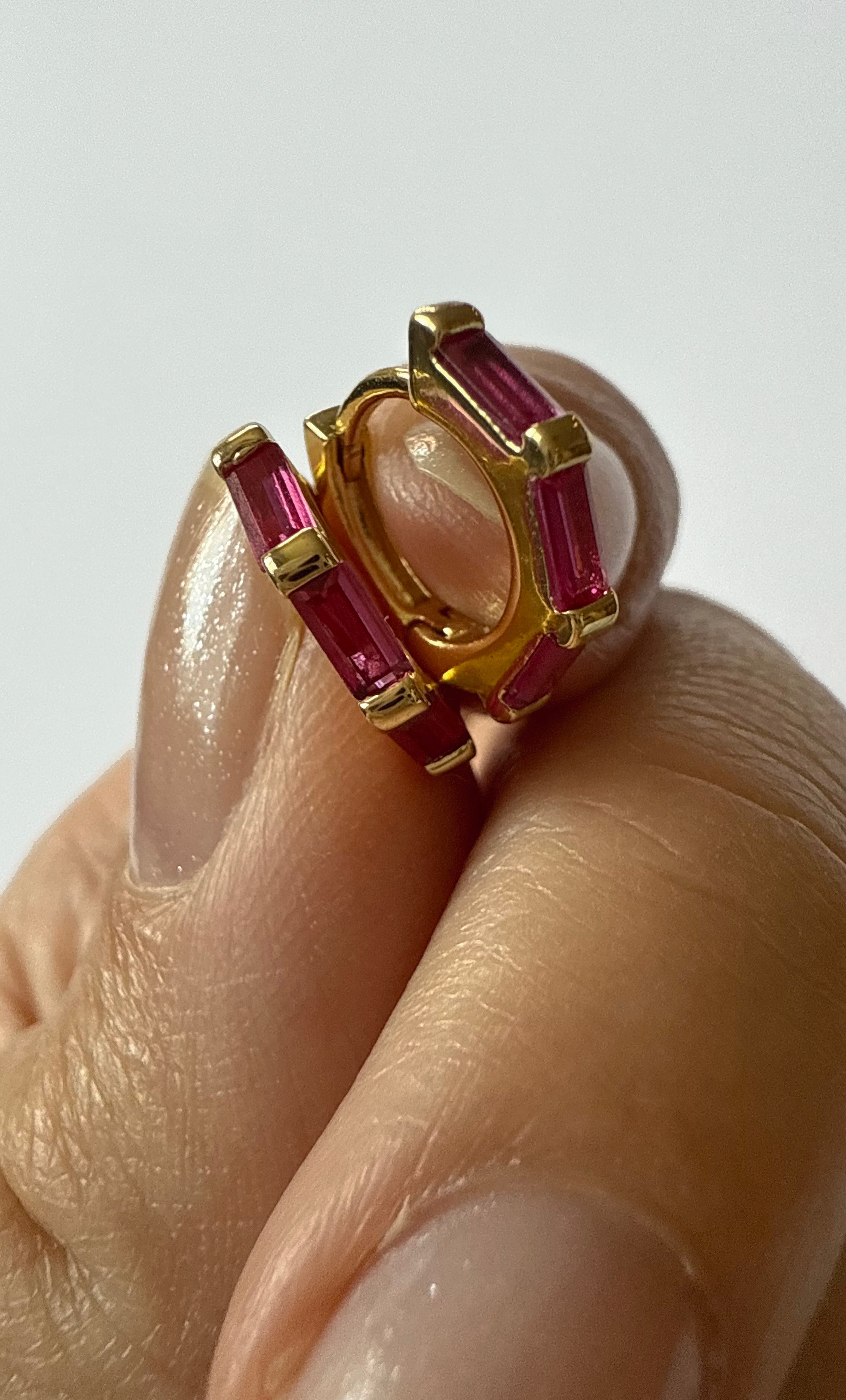 3 Stone Baguette Huggie Earrings - Magenta - Gold Fill | Tunik