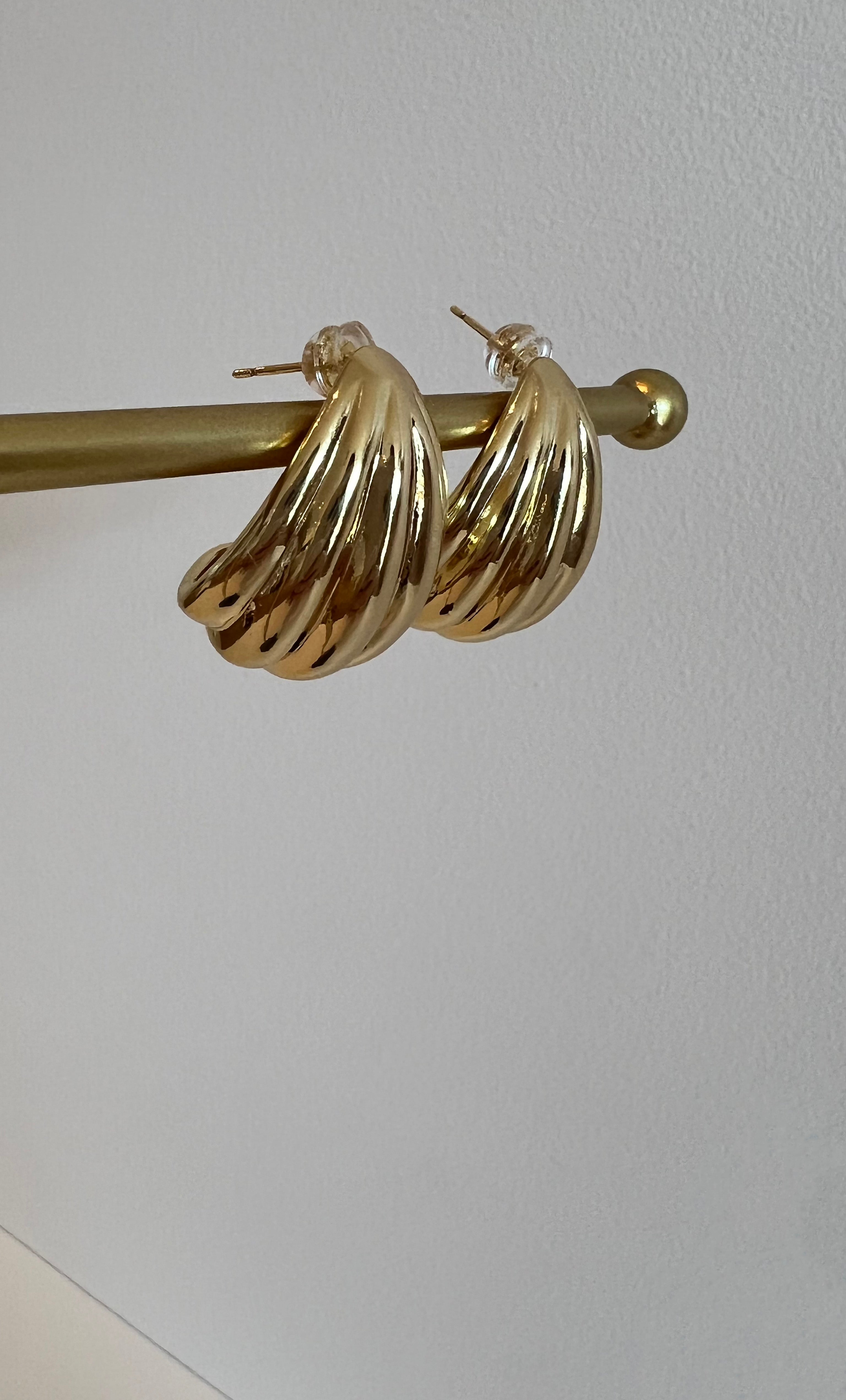 The Tunik Bold Organic Shell Earrings - GOLD