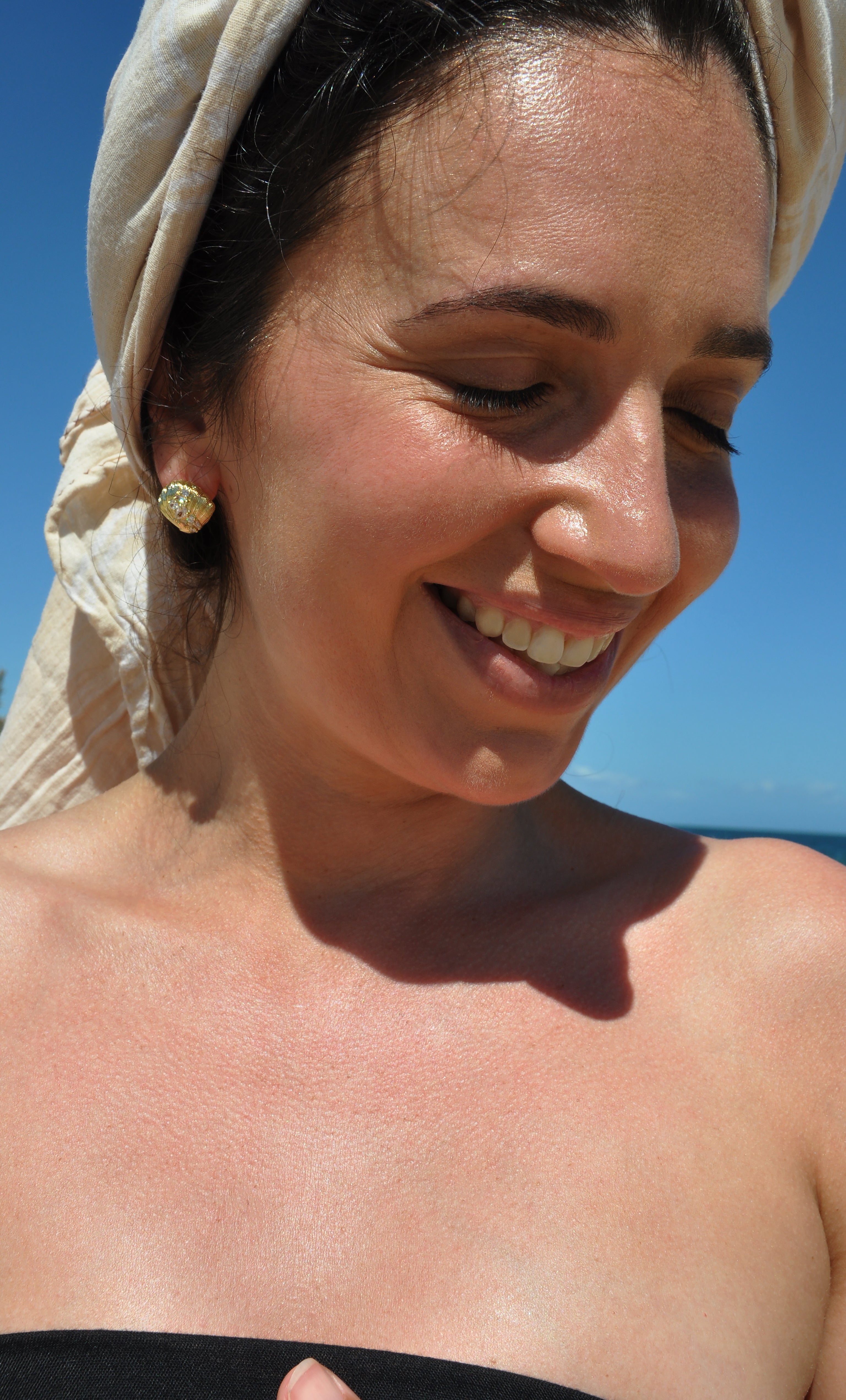 14K Gold Fill Sea Shell Stud Earrings with Clear Zirconias | Tunik