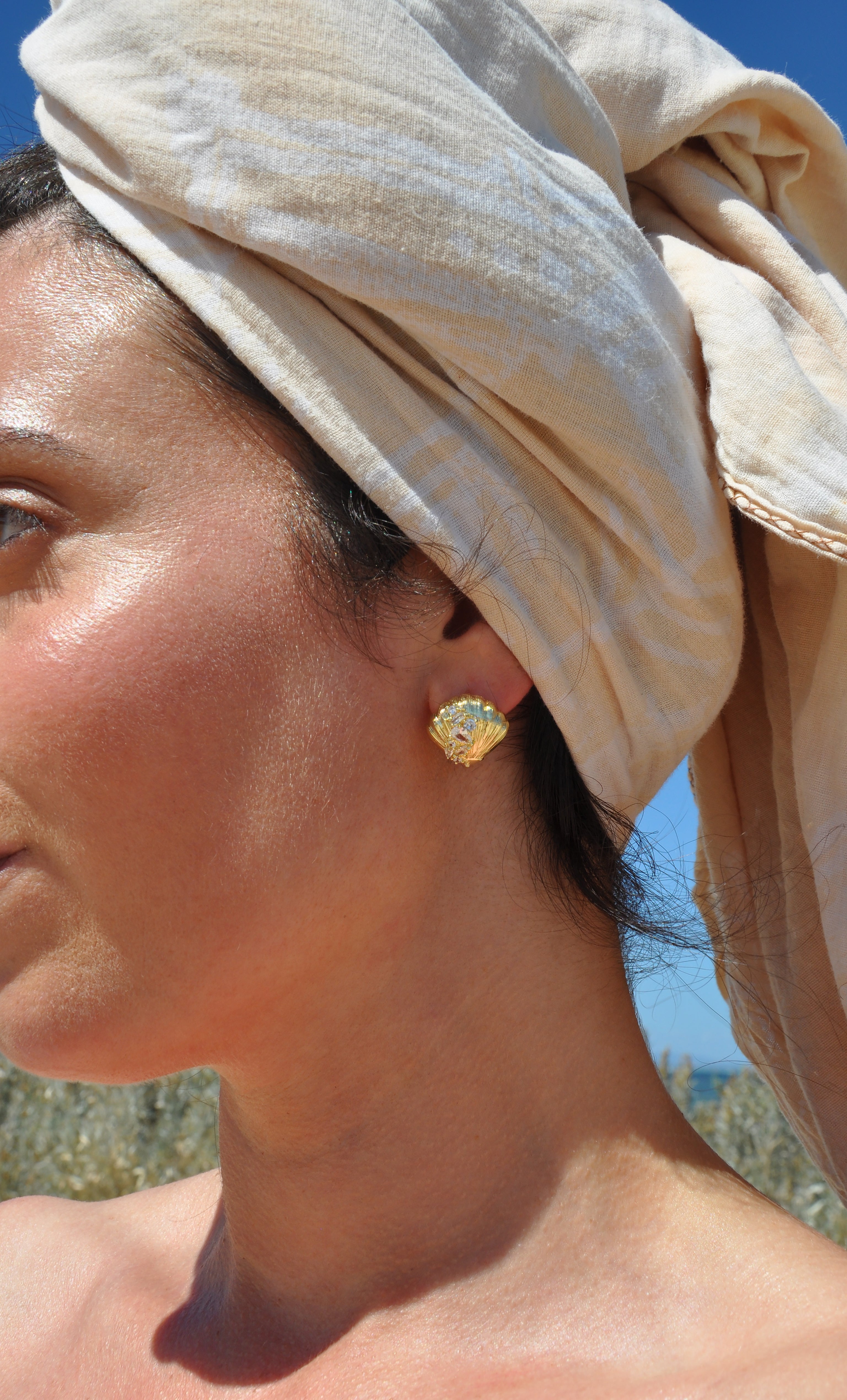 14K Gold Fill Sea Shell Stud Earrings with Clear Zirconias | Tunik