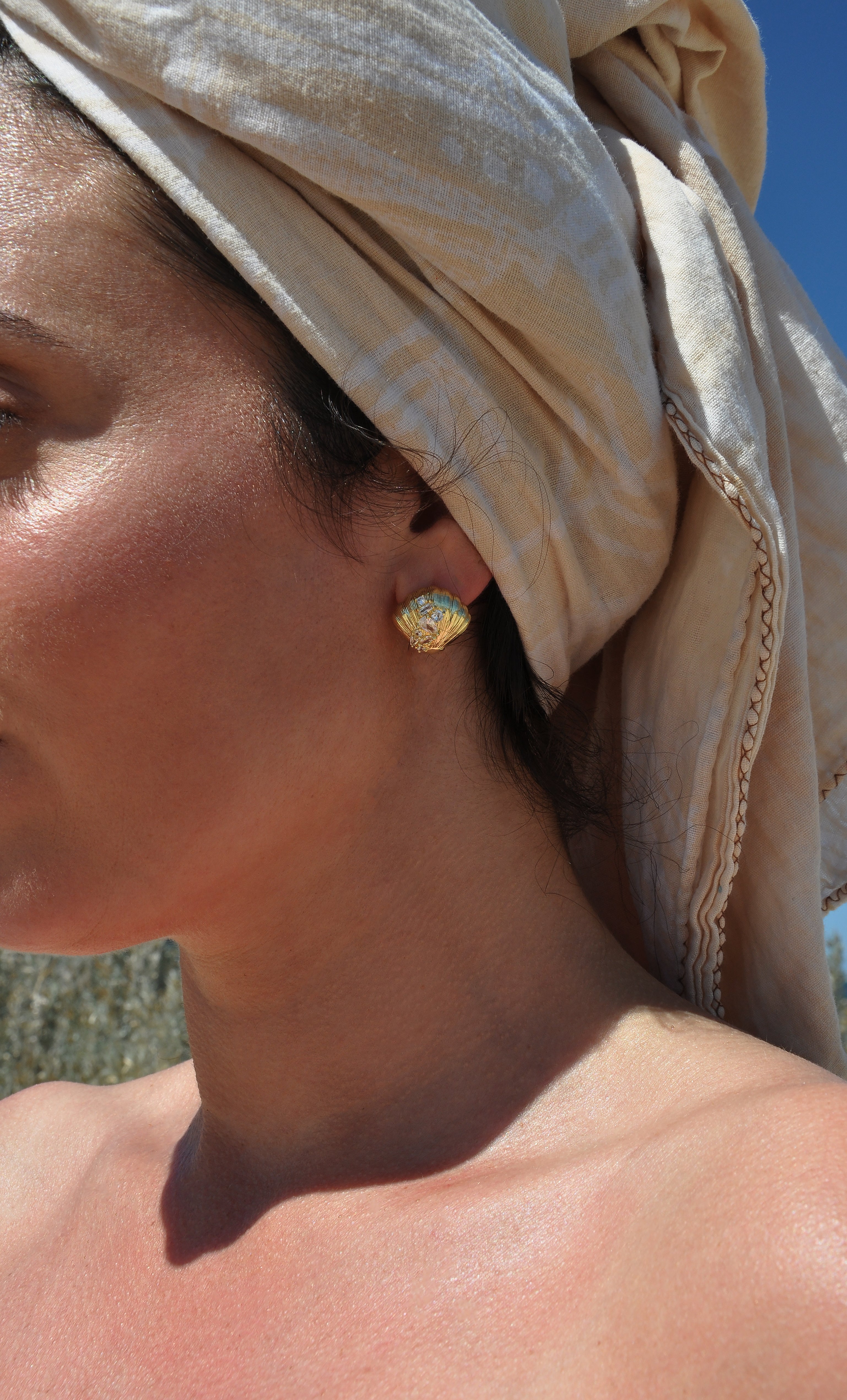 14K Gold Fill Sea Shell Stud Earrings with Clear Zirconias | Tunik