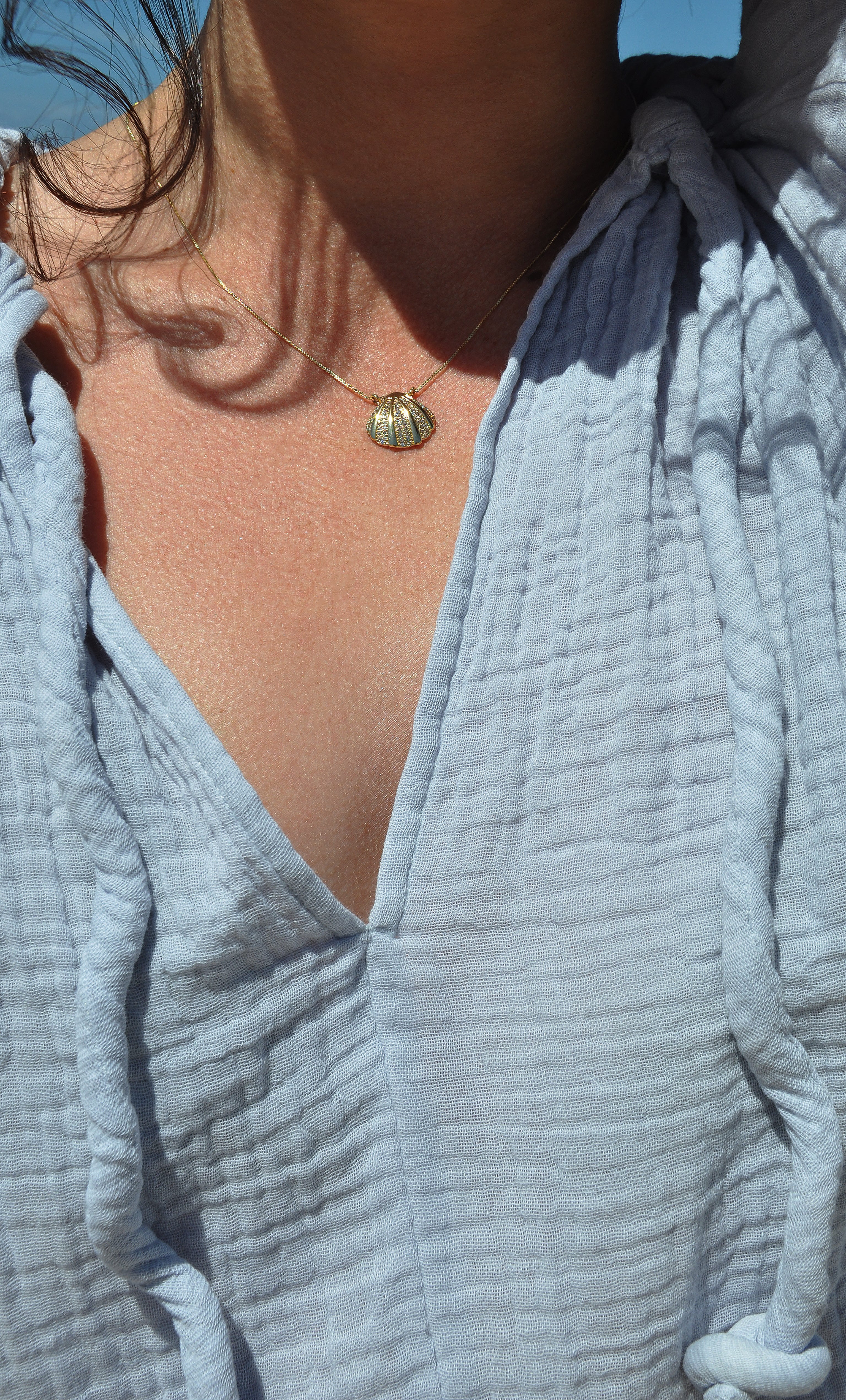 Fine Clam Shell Pendant Necklace 16K Gold Fill | Tunik