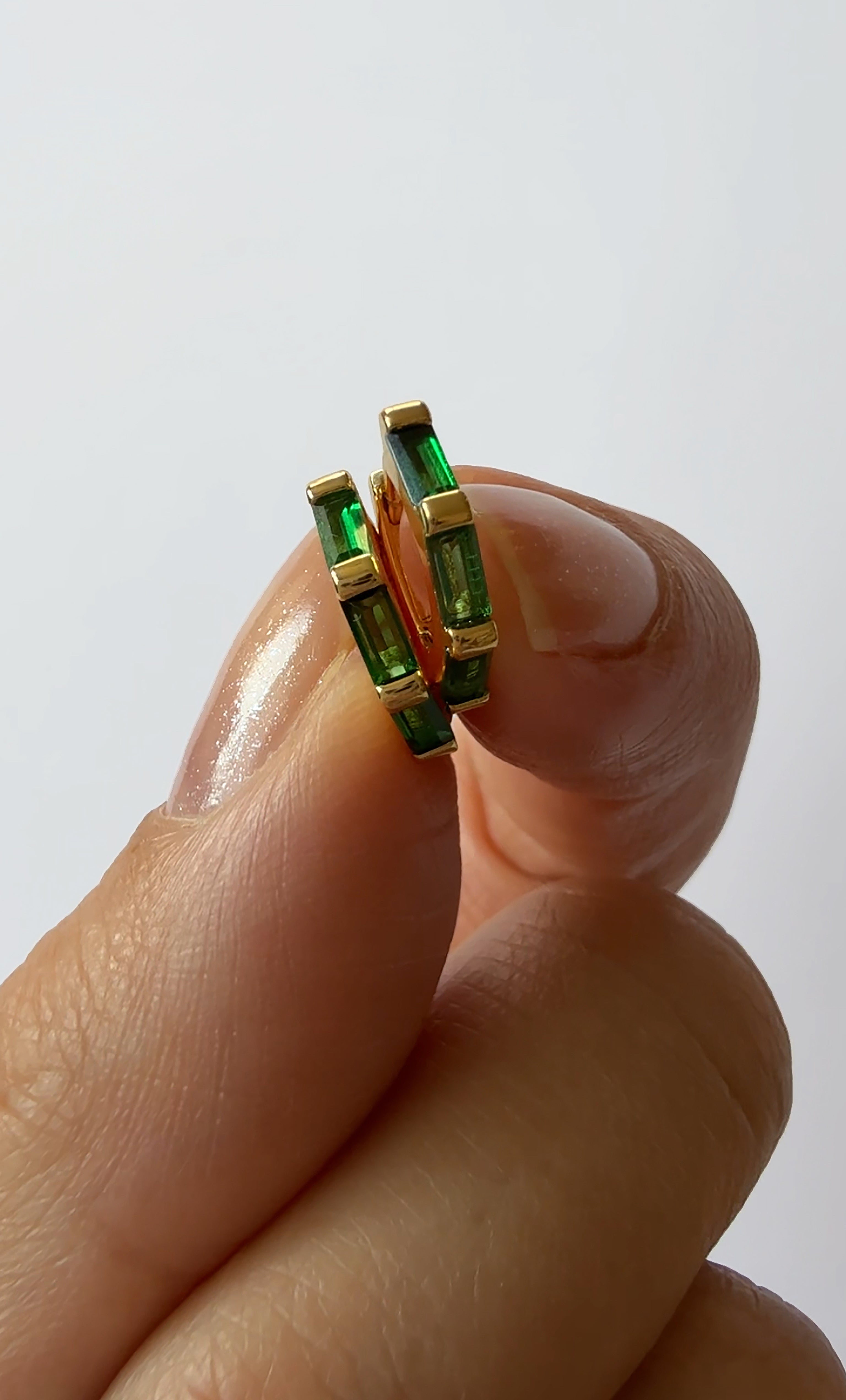 The Tunik 3 Stone Baguette Huggie Earrings - Emerald