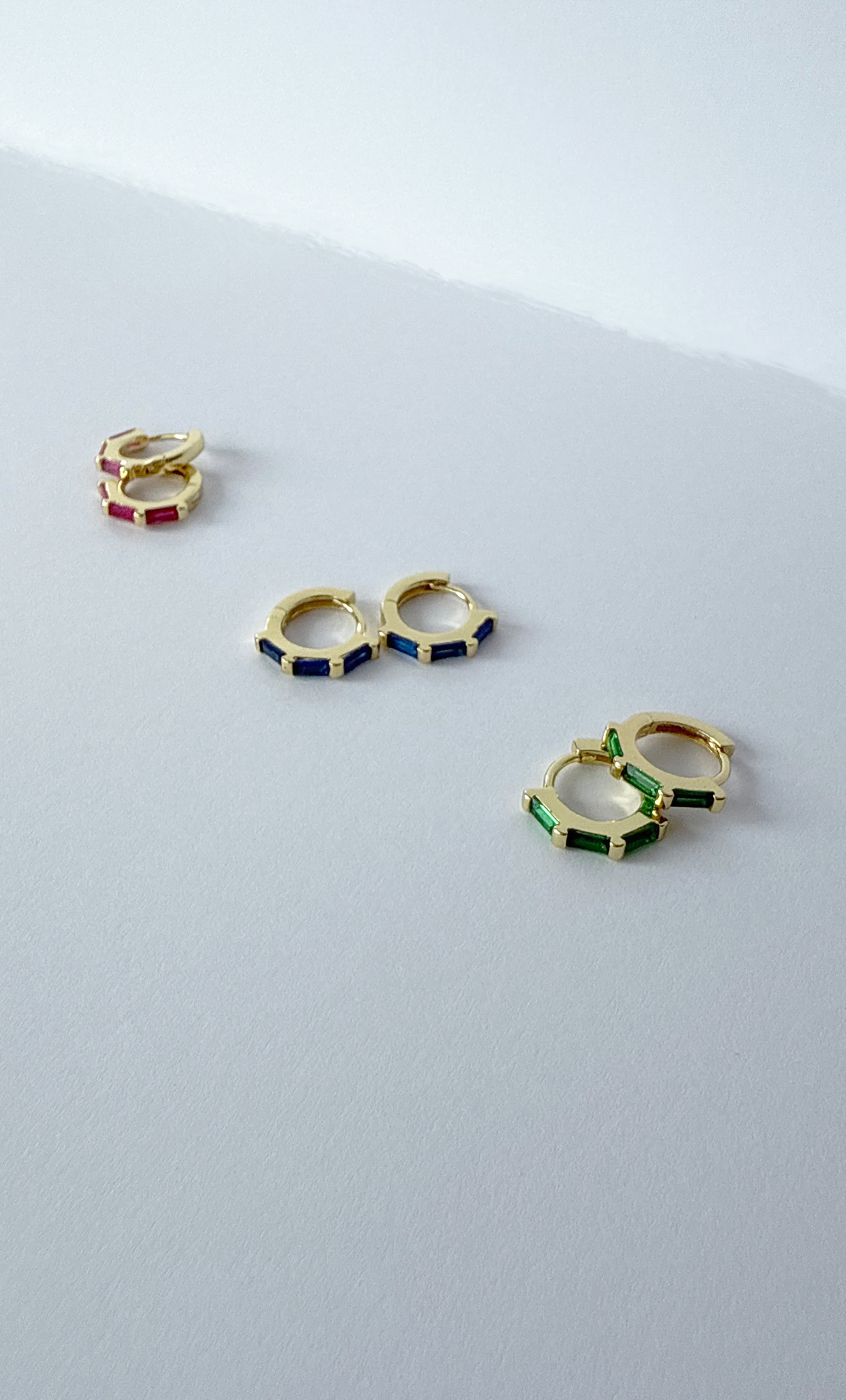 The Tunik 3 Stone Baguette Huggie Earrings - Emerald