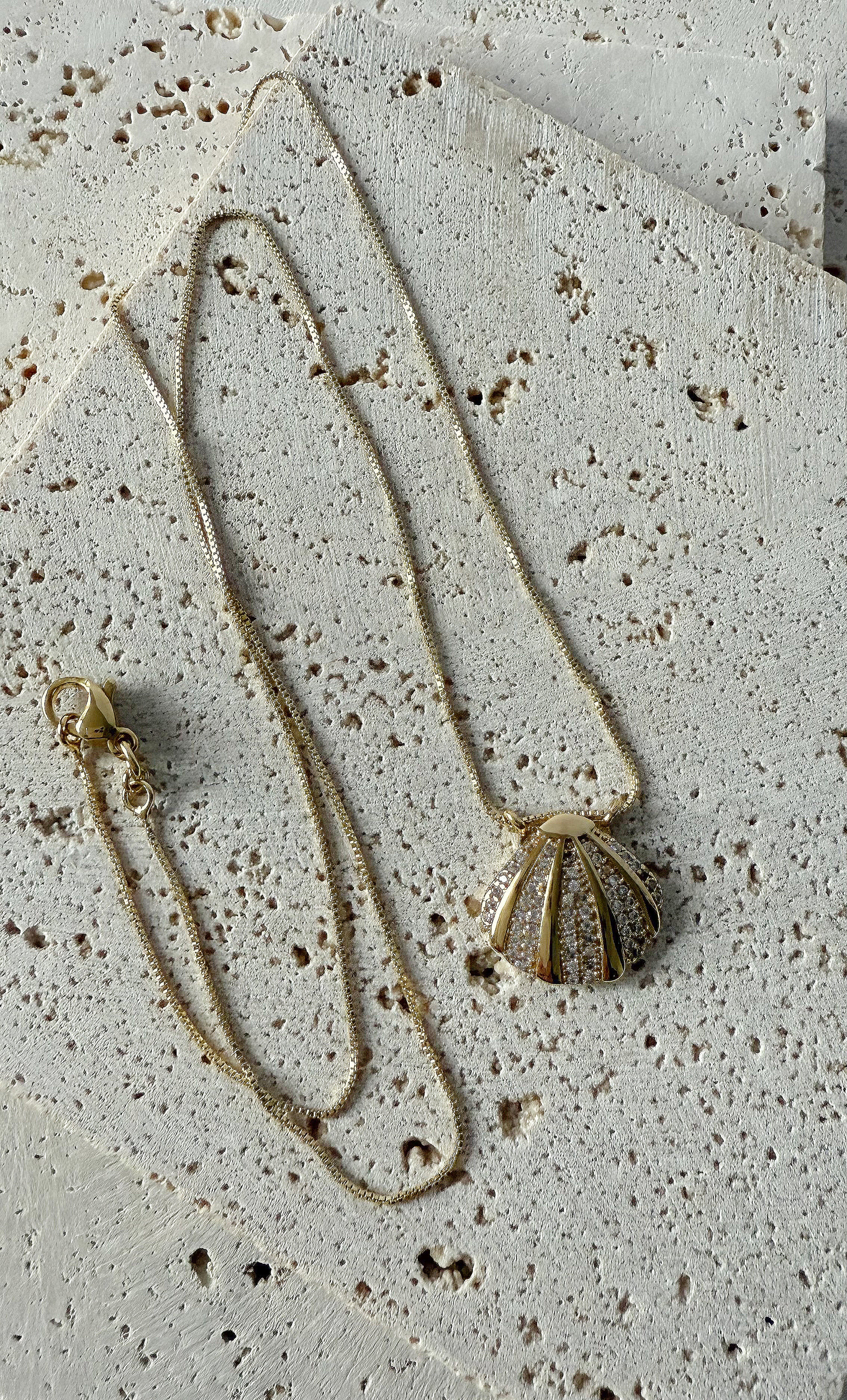 Fine Clam Shell Pendant Necklace 16K Gold Fill  | Tunik