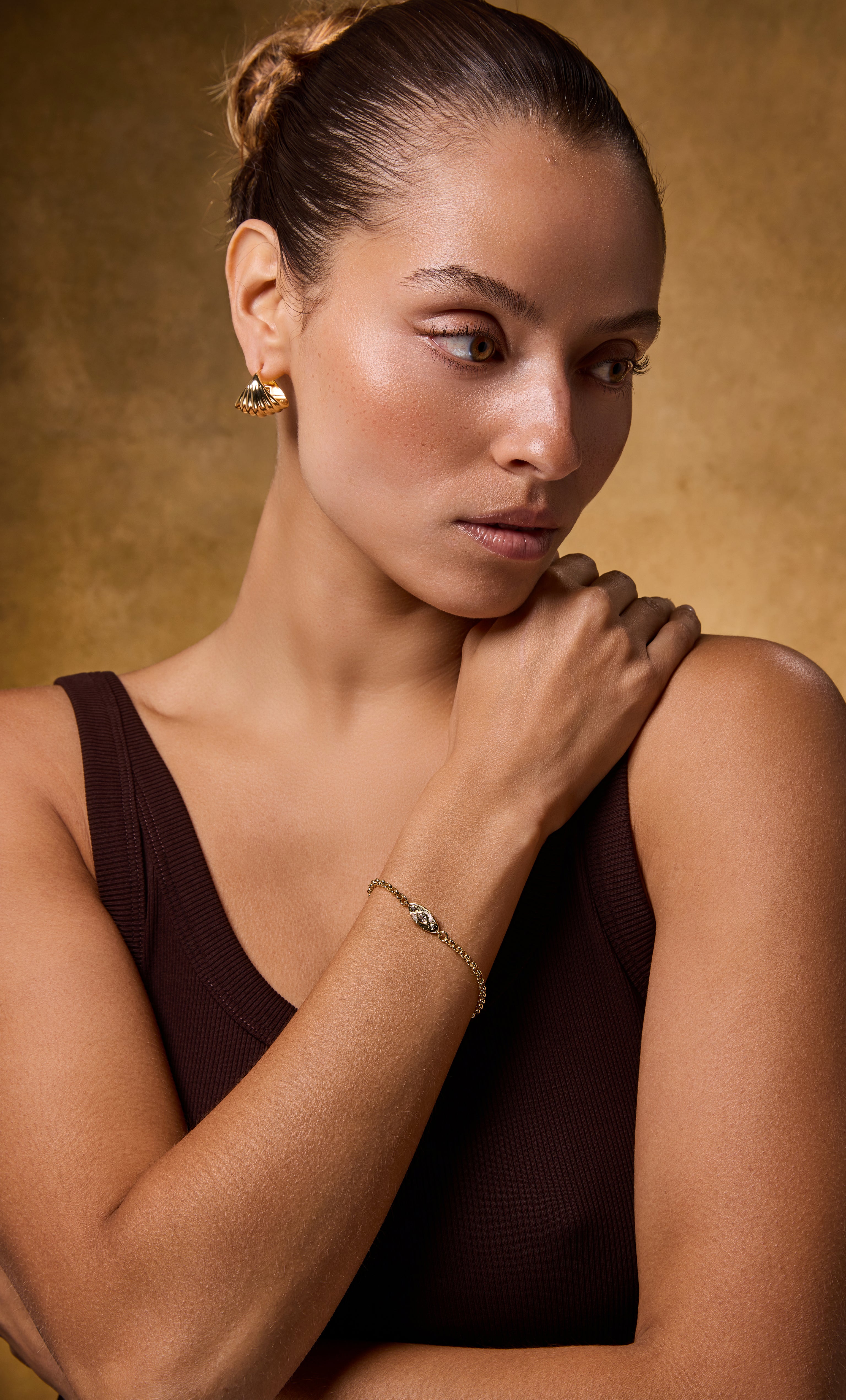 Delicate Solstice 24K gold fill rolo chain bracelet by Tunik, styled as elegant jewellery gift.